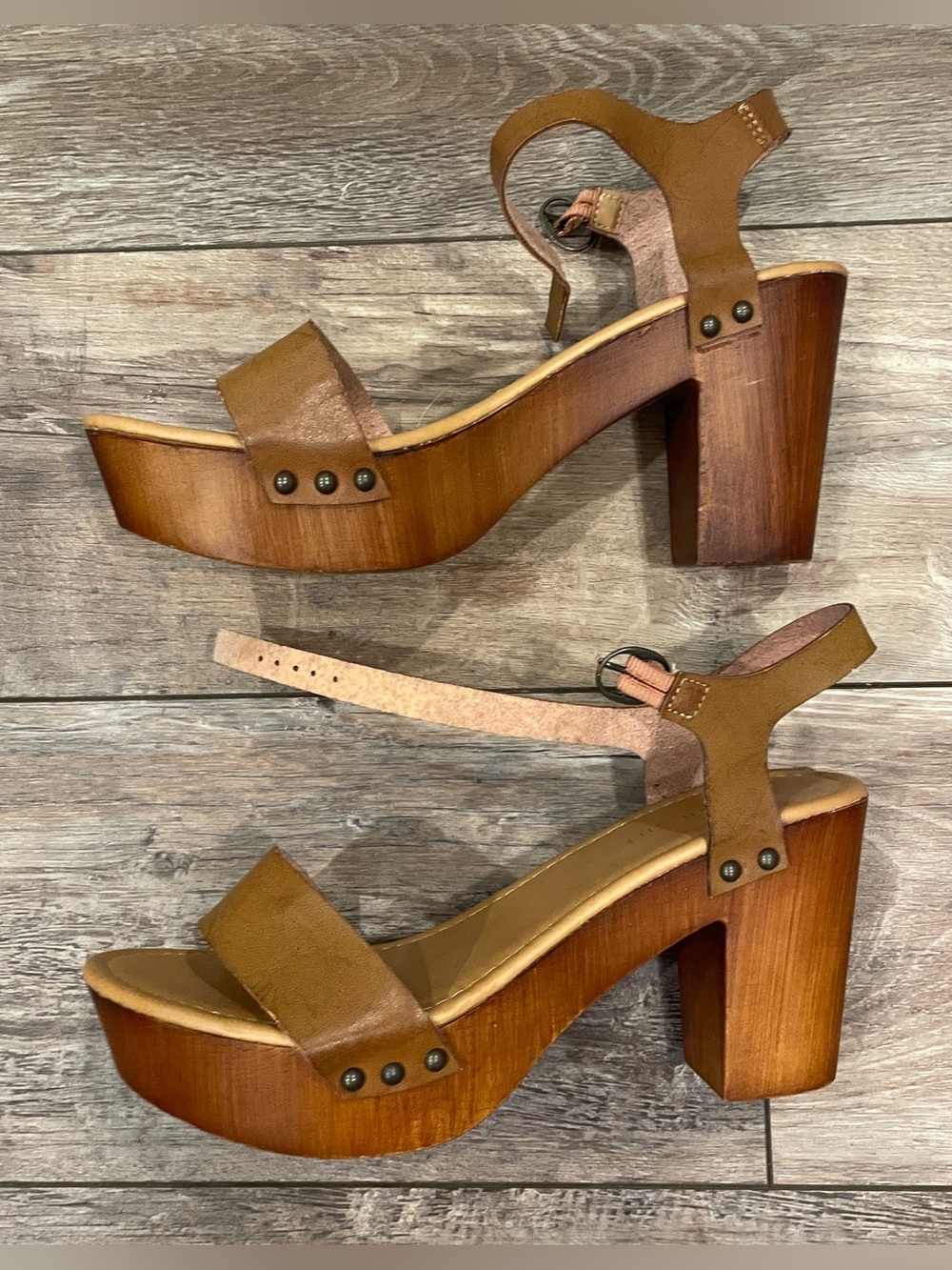 Madden Girl Lifft Clog Platform Sandal - Picture 3 of 7